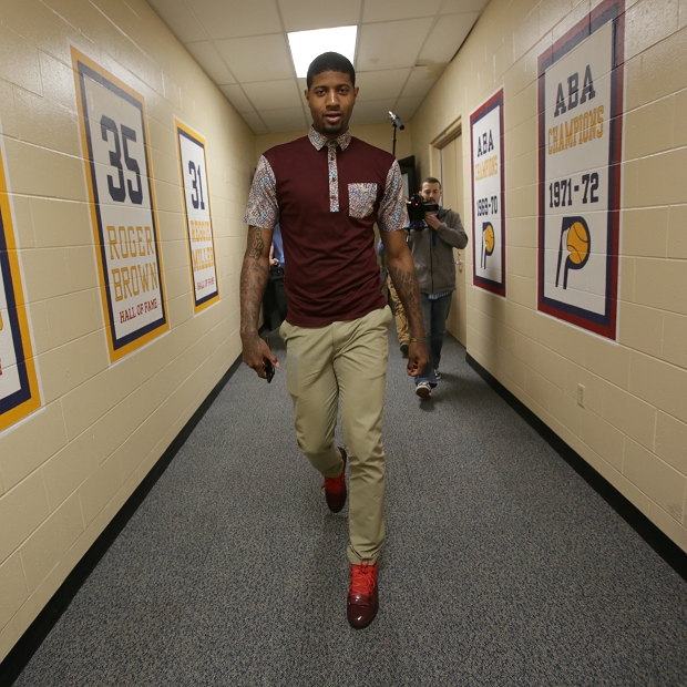 『バレンシアガ・アリーナ』の新色を履いて会場入りするポール・ジョージ Photo by NBAE/Getty Images